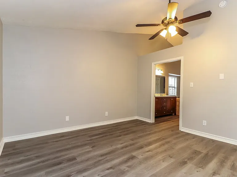 2321 Clareton Dr — Photo 12