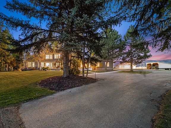 2nd image of 1495 S Countryside Ln