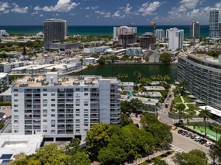 6900 Bay Dr #6H — Photo 1