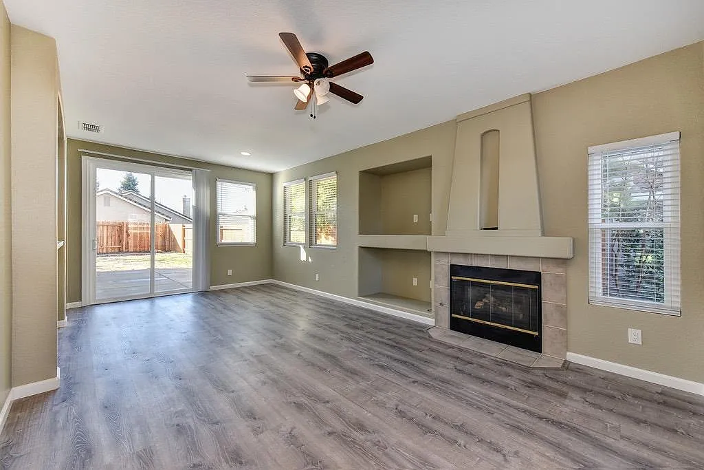 3 bed, 1232 sqft, $2,800 — Photo 3