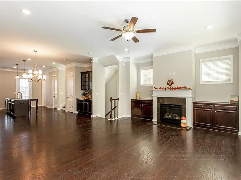 335 Beacons Pl — Photo 16