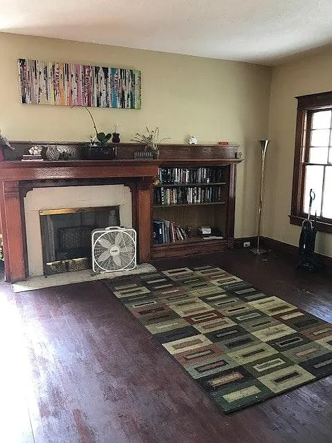 4 bed, 1.5 bath, 2200 sqft, $1,600 — Photo 2