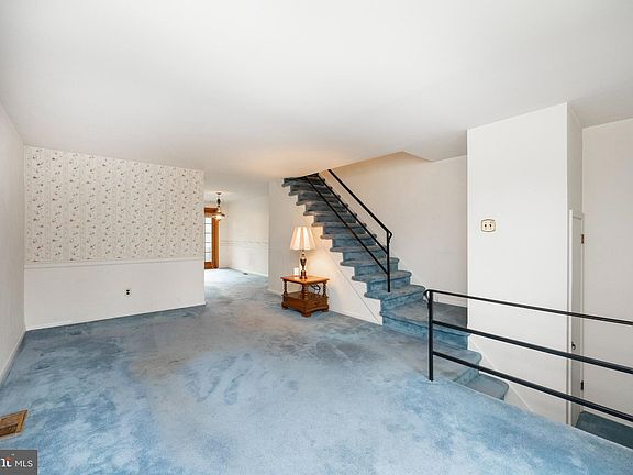 5th image of 315 Mary St