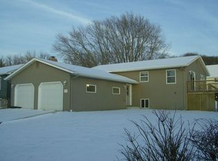 324 Stoltzman Rd, Mankato, MN 56001