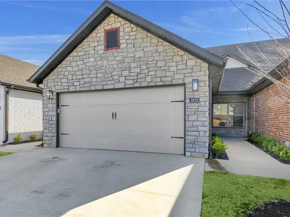 1623 S 17th Pl, Rogers, AR 72758