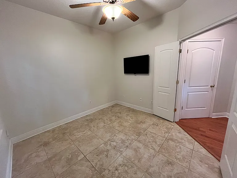 820 Ellwood Ave #A — Photo 10