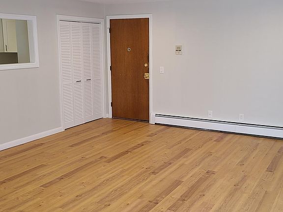 5th image of 995 Atwood Ave