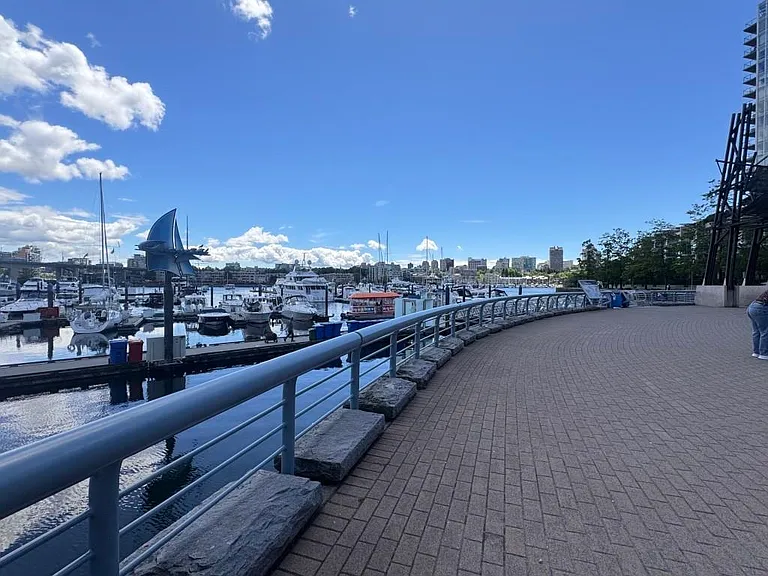 1201 Marinaside Cres #1005 — Photo 25
