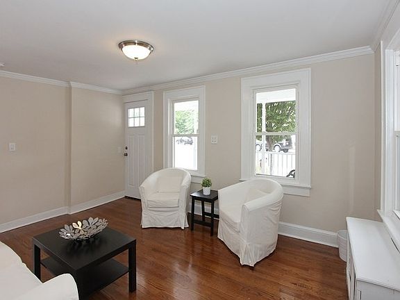 4th image of 290 Essex St #1