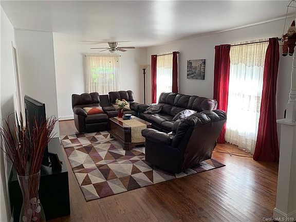 3rd image of 5016 Amity Pl