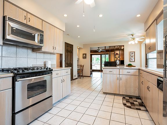 2nd image of 4228 Yorkshire Ln