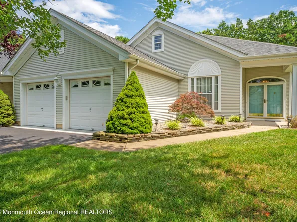 79 Golden Seasons Drive, Lakewood, NJ 08701