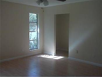 4th image of 898 NW 84th Dr