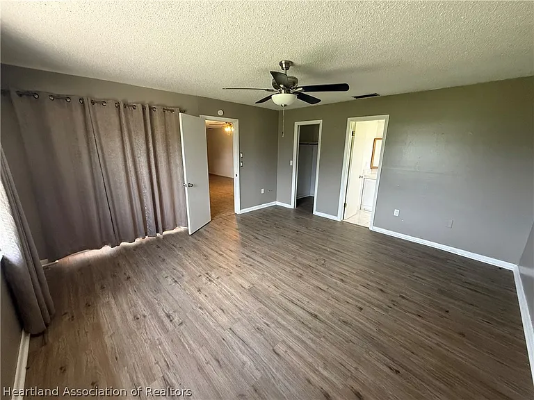 300 Cherry Tree Dr — Photo 5