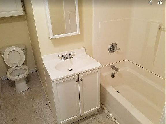 5th image of 305 Cass St