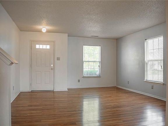 3rd image of 10123 Clear Creek Cir