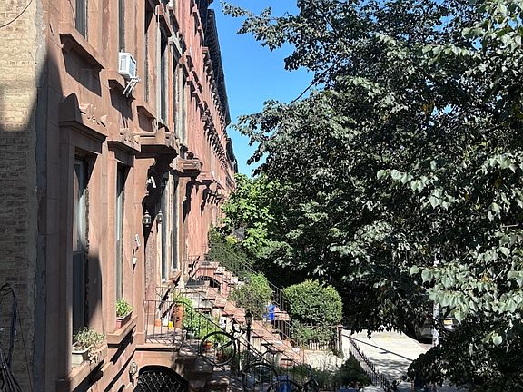5th image of 1047 Bedford Ave #A1