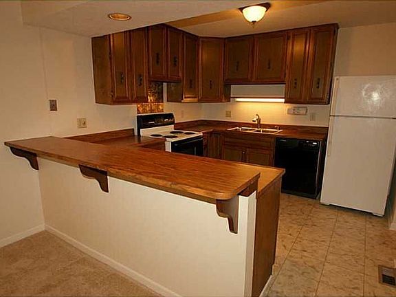 2nd image of 4809 Lynton Ct