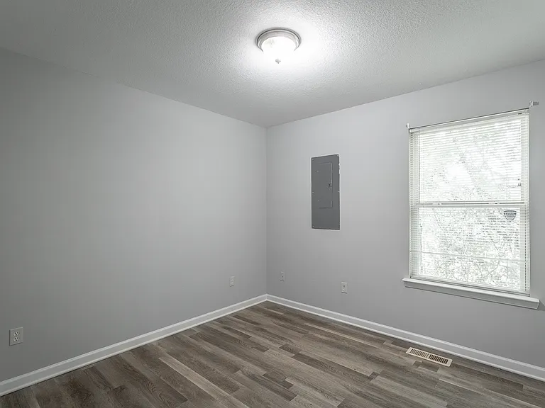 1621 Oak St — Photo 20