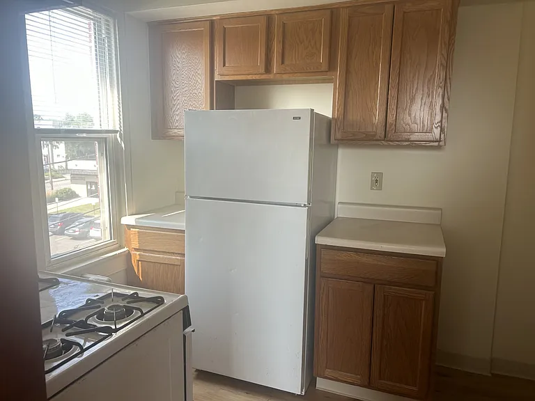 1 Bedroom (Kitchen)(East End Unit)