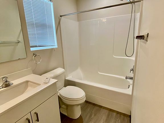 4th image of 907 Greenfield Dr #0