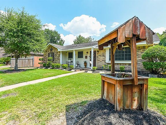 2nd image of 1708 Parkside Dr