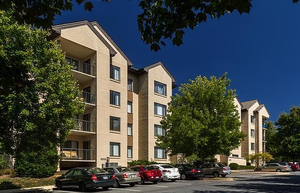 2nd image of 6040 California Cir #5-304