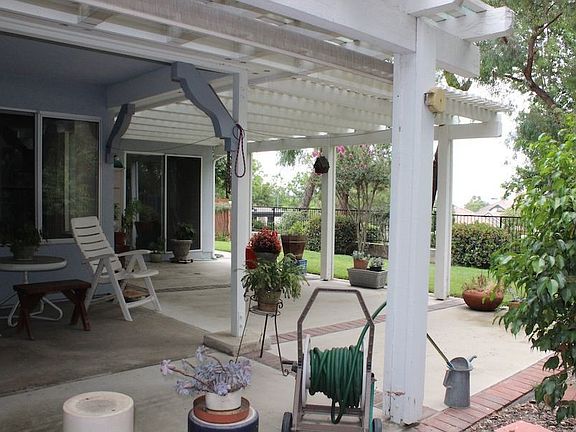 2nd image of 1400 N Sunrise Cir