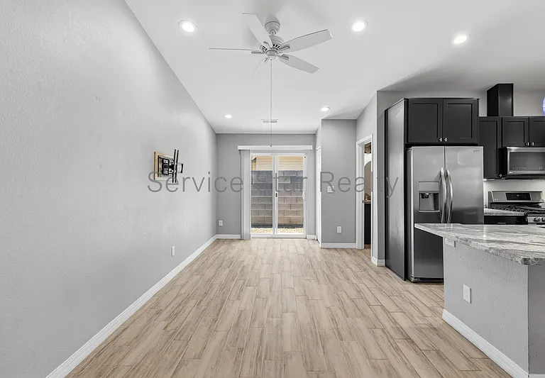 1556 W 5th St — Photo 9