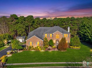 2 Butternut Ln, Monroe Township, NJ