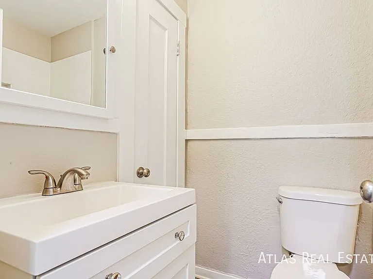 970 N Pearl St #D — Photo 15