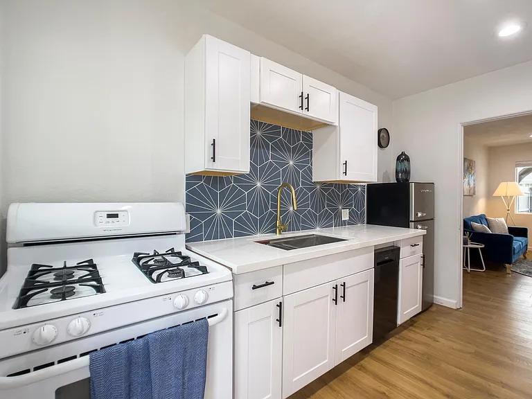 508 E Willetta St #2 — Photo 6
