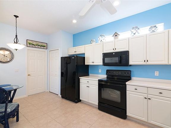 3rd image of 7335 Cleopatra Dr
