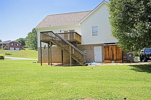 4th image of 808 Redwood Dr