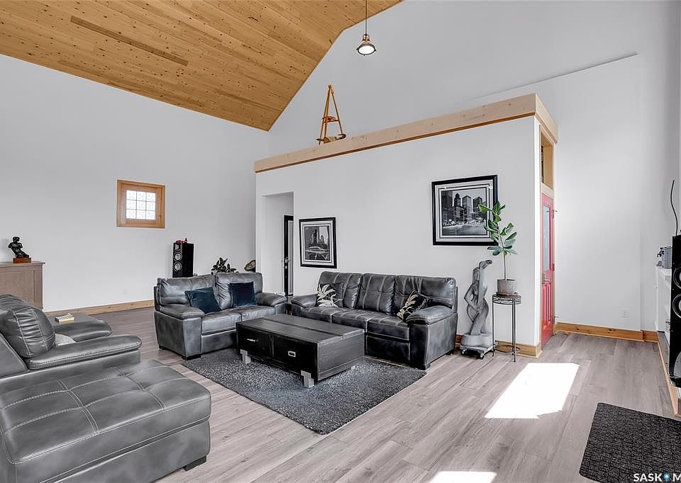 1st image of 310 F AVENUE S