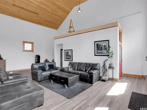 310 F AVENUE S, Saskatoon, SK S7M 1T2