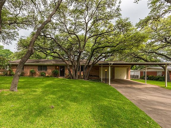 3rd image of 11816 Indianhead Dr
