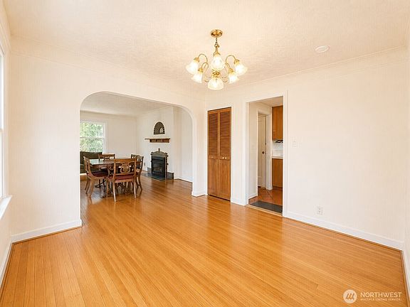 4th image of 11711 82nd Avenue S