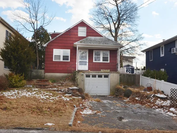 42 Mohegan Avenue, Port Washington, NY 11050