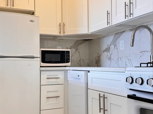 23-22 30th Road image 1 of 9