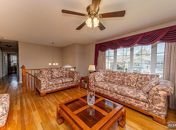 4th image of 86 Cardinal Ln