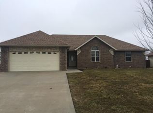 209 E Cypress St, Clever, MO 65631