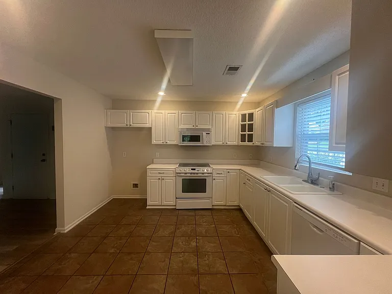 253 Riverrun Dr — Photo 29