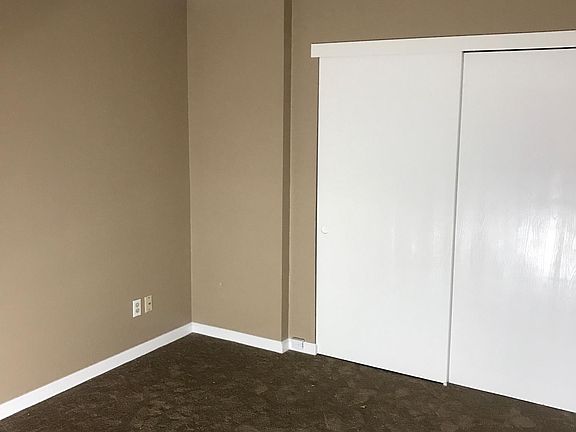 5th image of 134 Muir Cir
