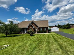 537 Tuck Rd, Lafayette, TN 37083