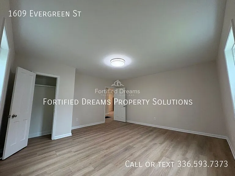 1609 Evergreen St — Photo 13