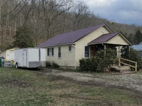 2576 Browns Creek Rd, Saint Albans, WV 25177