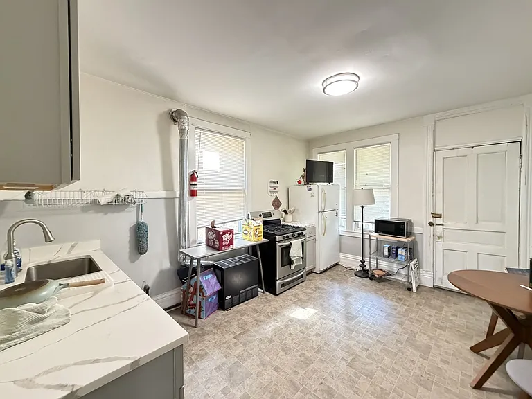 3426 N Lincoln Ave #3 — Photo 3