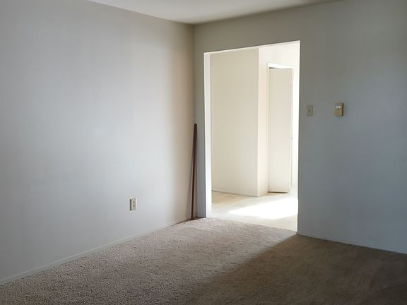 3rd image of 28 Helen St