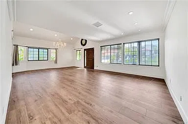 4 bed, 1879 sqft, $5,850 — Photo 4